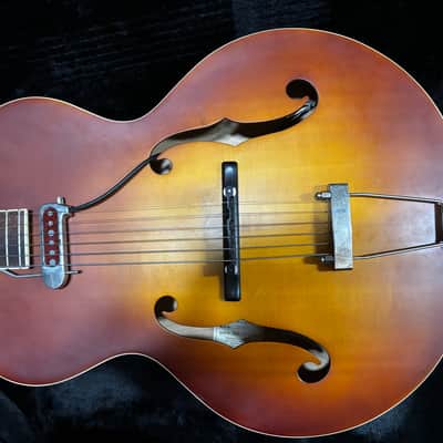 Gretsch G9555 New Yorker Archtop Guitar w Case image 2