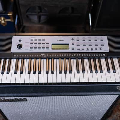 Yamaha YPT-270 61-key Portable Keyboard B-STOCK image 2