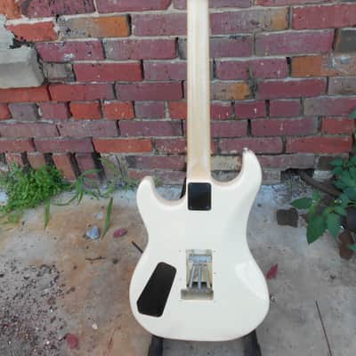 Kramer Baretta 1984 White image 2