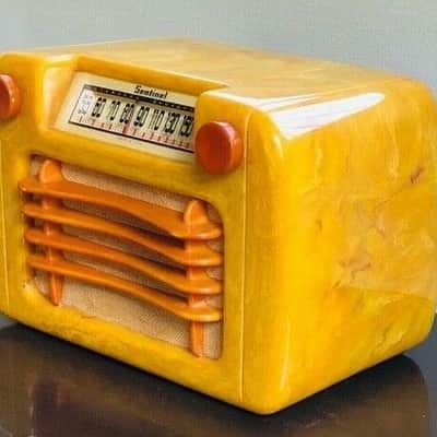 Vintage Sentinel Model 284 Radio - Catalin, 1940s, Sand, Wavy Grill, Art Deco image 3