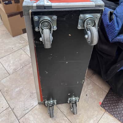 Yamaha LS9-32 32-Input Digital Mixing Console in Calzone Roadcase w/Wheels #7310 image 13