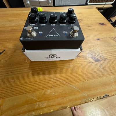 Keeley Dark Side Workstation V2 with Effect Order Switch 2016 - Present - Black image 2