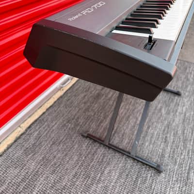 Roland RD-700 88-Key Weighted Stage Piano Keyboard - Main Outputs Tested image 2