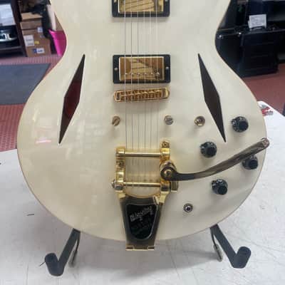 Gibson Diamond Dot Es335 arch ele guitar 2008 - White pearl image 2