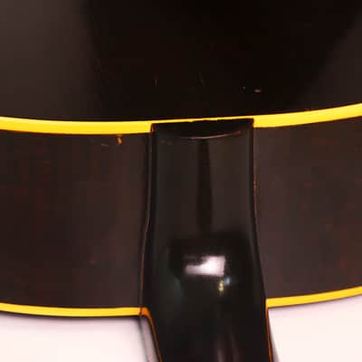 Gibson J-45 "Banner Logo" 1944 with maple back and sides - war years, character and the unmistakable Gibson slope-shoulder sound image 9