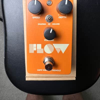 Universal Audio Flow Vintage Tremolo With Box image 1