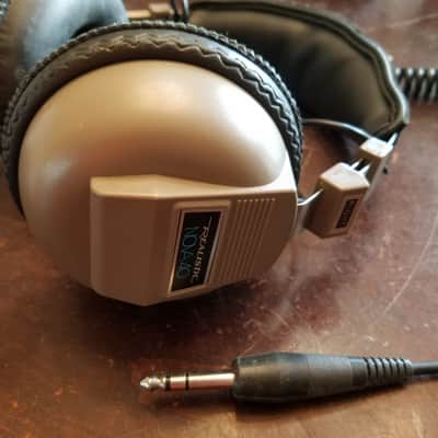 Realistic China Nova 40 Padded Stereo Headphones Full Size 1/4" phone plug 1970s image 1