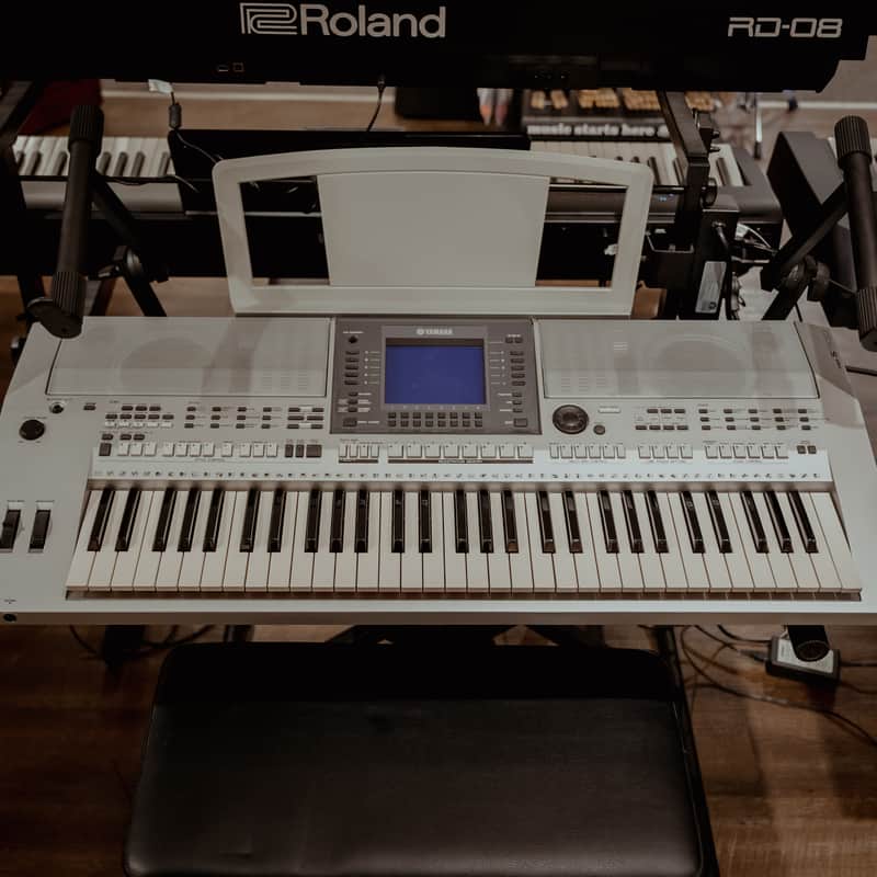 Yamaha PSR-S700 Keyboard Arranger Workstation w/Bag image 1