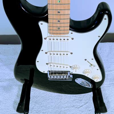 2002 Fender American Deluxe Stratocaster with Maple Fretboard - Montego Black image 9