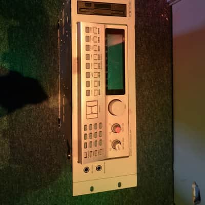 Akai S3000i MIDI Stereo Digital Sampler 1993 - White