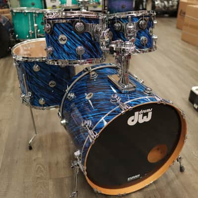 Pre-Owned DW Collector's Series 4-Piece Maple Shell Pack 10/12/16/22 (Twisted Blue Oyster) image 2