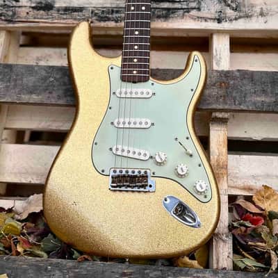 2005 Fender Custom Shop Greg Fessler Master Design 1964 Relic Gold Sparkle Stratocaster image 1