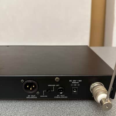 Audio-Technica R1100 Series – Professional Wireless Microphone System – Upgraded Red Pop Filter image 10