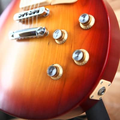 Gibson Les Paul Studio '50s Tribute with P90s 2011 - Worn Heritage Cherry Burst image 8