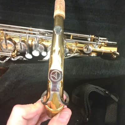 Vito (Yamaha YAS-23) Alto Saxophone with Accessories image 6