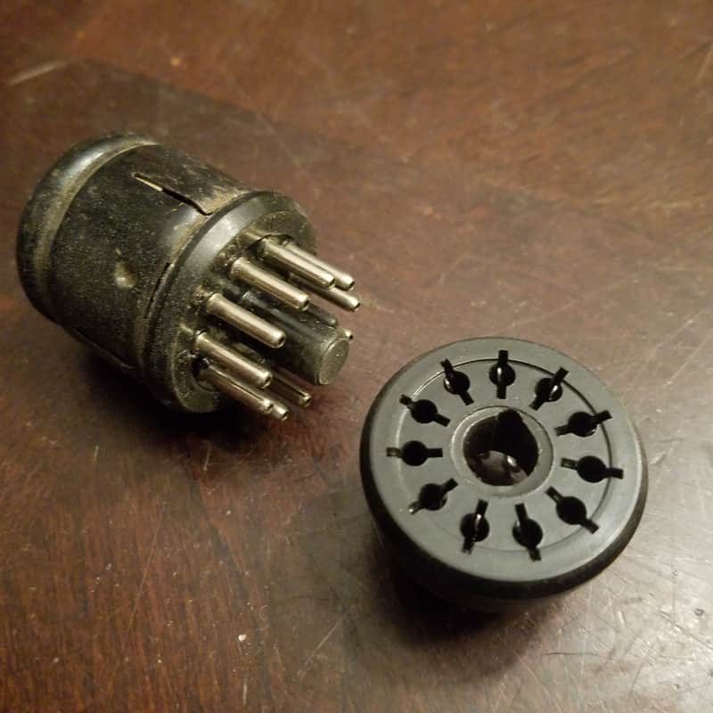 Leslie Amphenol 86-CP11 11 PIN plug AND jack "OCTAL" HEATHKIT YAESU power supply 1960s - black image 1