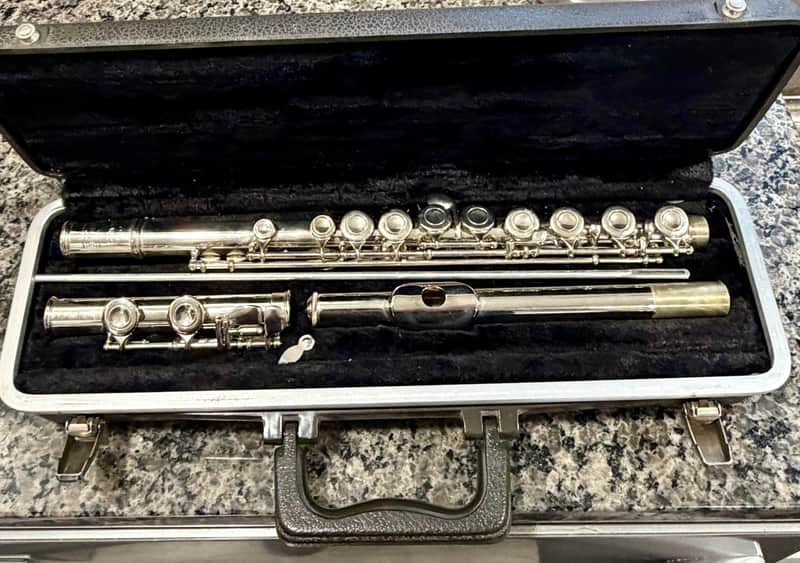 Bundy Silver plated flute - silver image 1