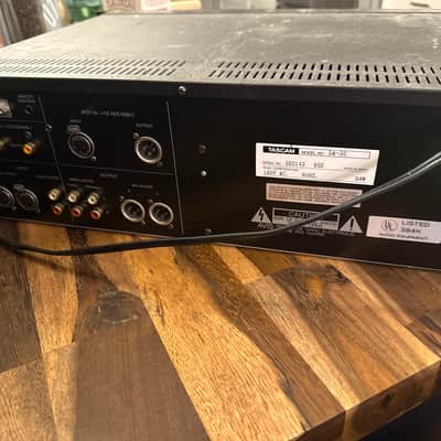 TASCAM DA-30 Master Recorder - Black image 2