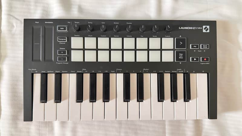 Novation Launchkey 25 MKI MIDI Keyboard Controller 2013 - 2015 - Black Bild 1