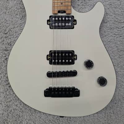 Mint EVH Wolfgang® Special TOM, Baked Maple Fingerboard, Husk White image 3
