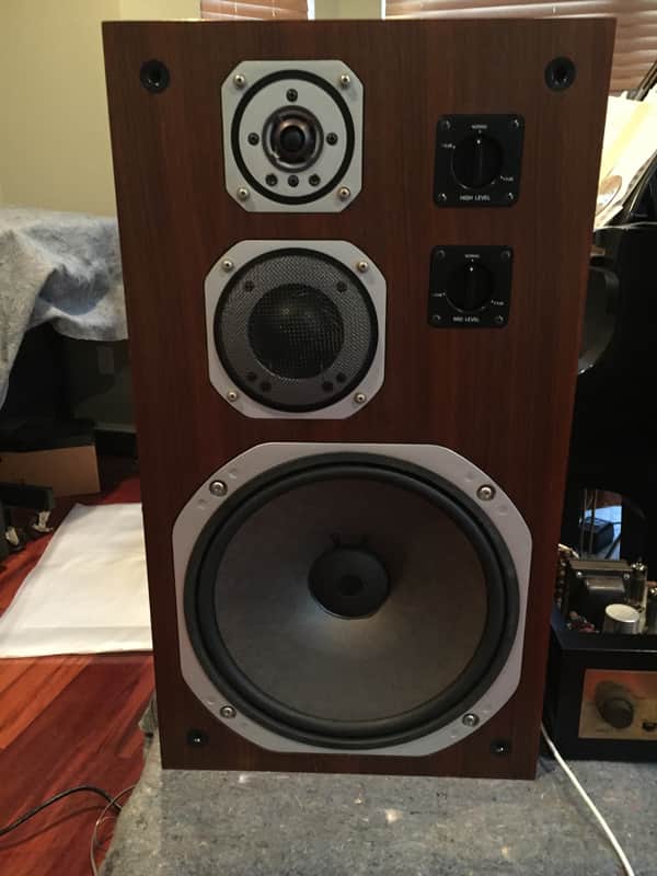 Yamaha NS-690 Three-way 'Bookshelf' loudspeakers - Mint Condition