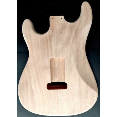 Mahogany light 2 pieces Body Stratocaster Style less than 1.7kilos (-3,75lb), Un image 9