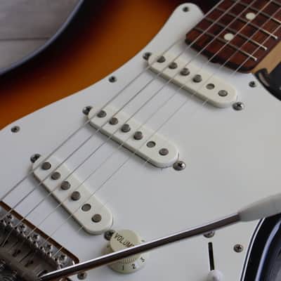 1993 Fender Japan ST-STD Stratocaster Standard (Sunburst) image 5