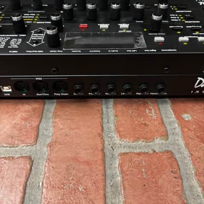 Dave Smith Instruments Mopho SE 42-Key Monophonic Synthesizer 2014 - 2016 - Black with Wood Sides image 7