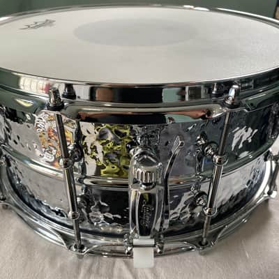 Ludwig LM402KT Hammered Supraphonic 6.5x14" 10-Lug Aluminum Snare Drum with Tube Lugs 1999 - Present - Chrome-Plated image 2
