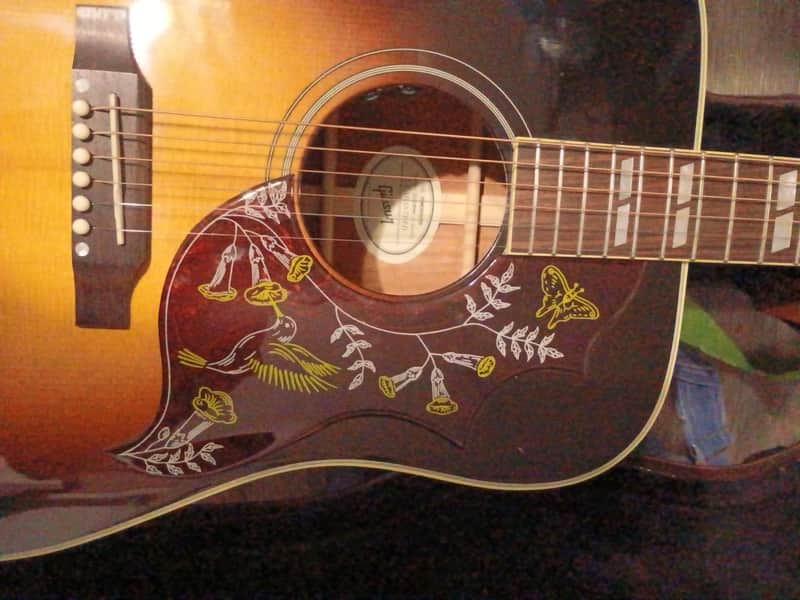 The Gibson Hummingbird in Faded Vintage Sunburst, Model: Standard 2019