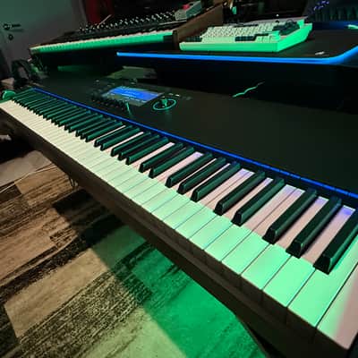 Native Instruments Komplete Kontrol S88 MK3 2023 - Present - Black image 5