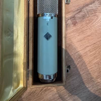 Telefunken ELA M 250E 1960s - Mint Green image 8