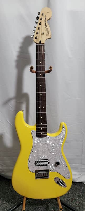 Fender Tom DeLonge Stratocaster Graffiti Yellow (2020s)