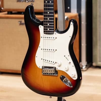 Fender American Stratocaster - 3-Tone Sunburst 2002 image 2