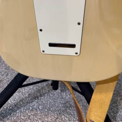 Fender Stratocaster 2001 - American Standard Yellow Maple Neck image 9