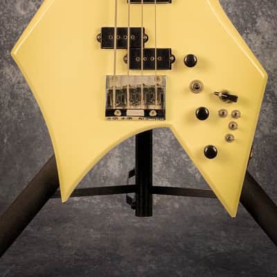 B.C. Rich Warlock Bass 1986 MIJ + Brand New Hardshell Case image 2