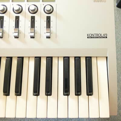 KORG Kontrol 49 Midi Controller - Silver image 5