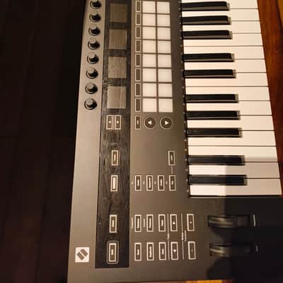 Novation ReMOTE 61 SL MKIII MIDI Controller 2018 - Present - Black image 3