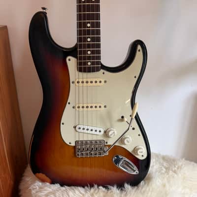 Fender American Vintage '62 Stratocaster 1985 - 1989 3-Color Sunburst image 2