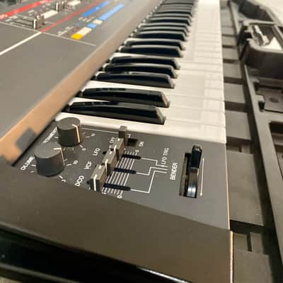 Roland Juno-106 61-Key Programmable Polyphonic Synthesizer With Roland Case - Black image 9