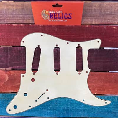 Real Life Relics Fender® Aged Mint Green 62 Stratocaster® Pickguard 3 Ply 11 Hole SSS 0991343000  [PGA5]