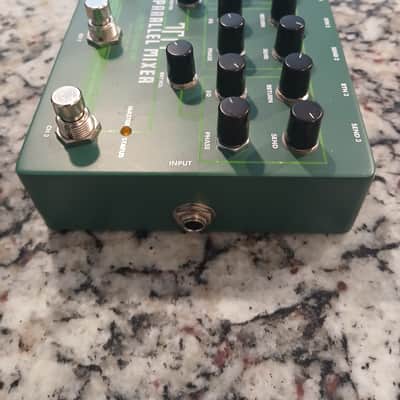 Electro-Harmonix Tri Parallel Mixer Effects Loop Mixer/Switcher image 4