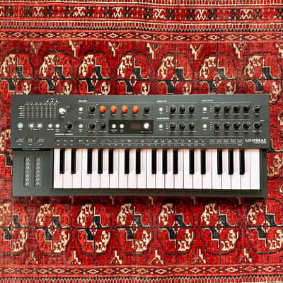Arturia MiniFreak 37-Key 6-Voice Polyphonic Hybrid Synthesizer 2022 - Present - Black image 1