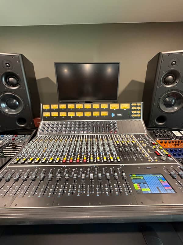 API API 1608 MkII Console with Final Touch Automation – Excellent Condition 2023 image 1