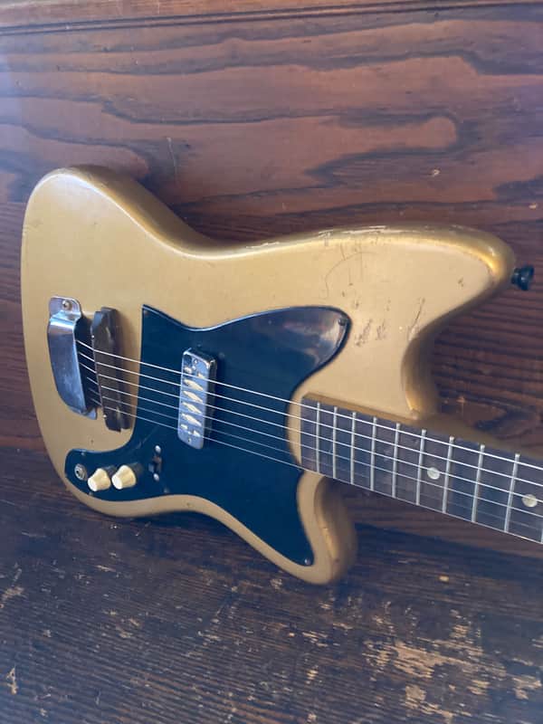 Harmony  Bobkat (Airline) 1960’s - Gold metallic - Good