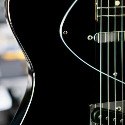 Veritas Custom Texas Miracle Black & Silver Roasted Neck Longhorns 2026 image 2