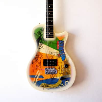 Gretsch TW-300 Traveling Wilburys 1988 | Rock Museum Munich Collection | Expo Generation 80 Exhibit image 5