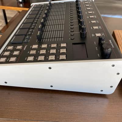 Isla Instruments S2400 image 2