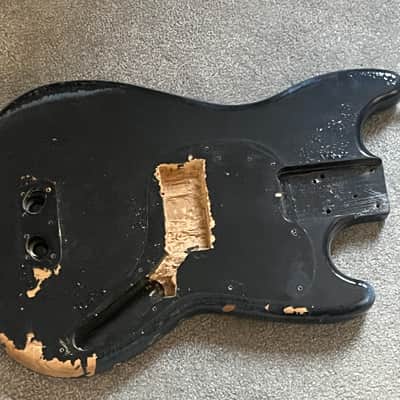 1979 1980 Fender Musicmaster bass body original black 6 lb 1 oz image 1