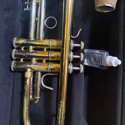 Great Playing Pre-Owned Bach 37 Stradivarius Trumpet in Lacquer from the 80's! image 8